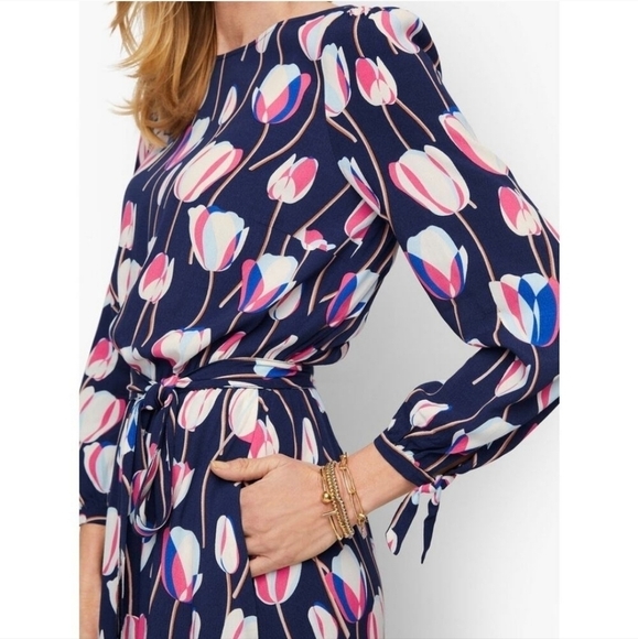 Talbotts tulip dress. large petite. Tie at waist. 2 big pockets. Blue/pink. Nice - Picture 2 of 11